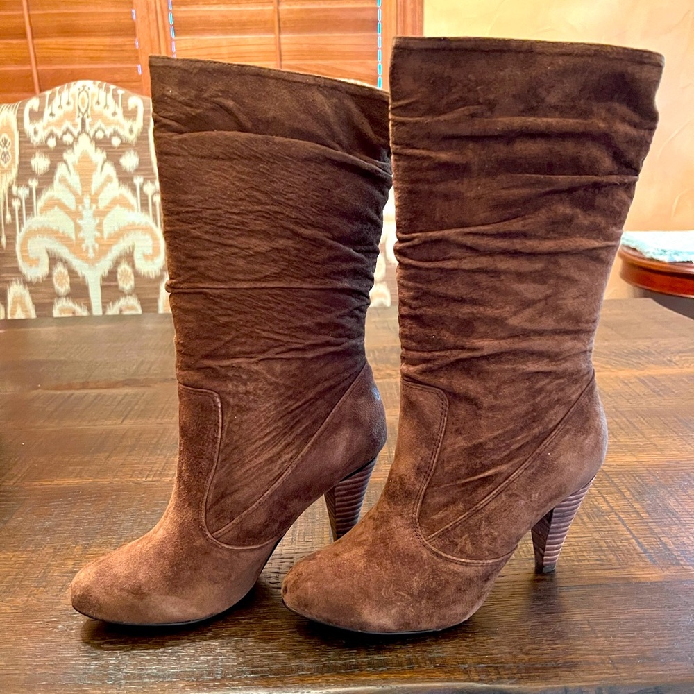 Mid length Brown Suede boots